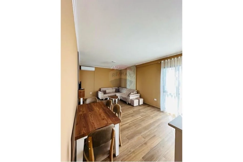 Tirane, jepet me qera 2+1+Ballkon Kati 9, 110 m² 800 € (Rruga e Dibres)