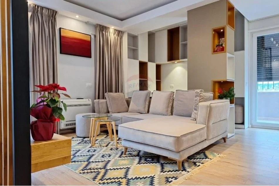 Tirane, jepet me qera garsonier 1+1 Kati 7, 60 m² 600 € (muhamet gjollesha)