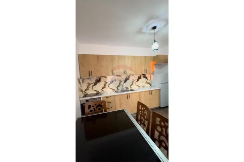 Tirane, jepet me qera apartament 2+1 Kati 4, 87 m² 450 € (Apartament 2+1 me qira ne Shkoze!)