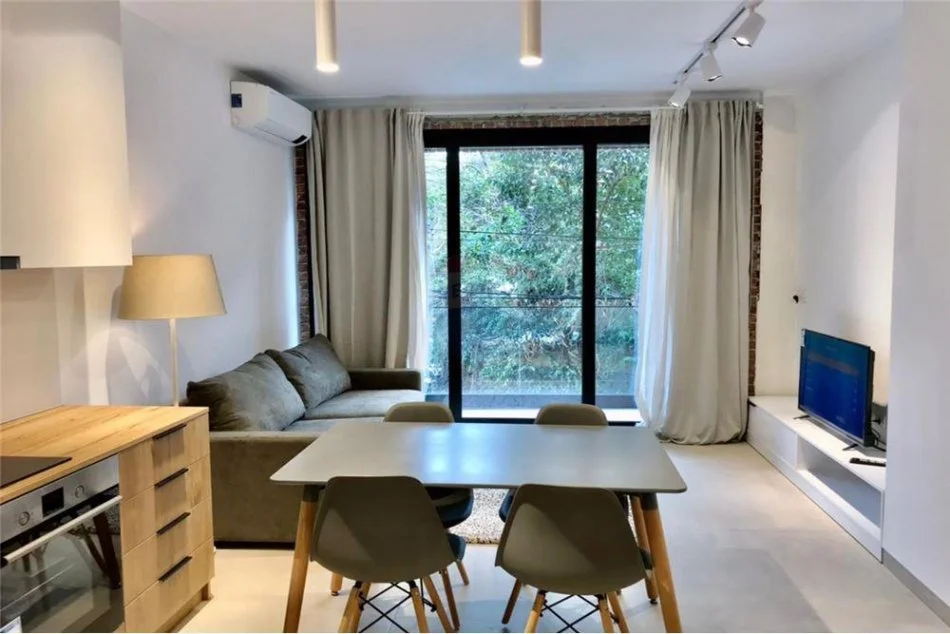 Tirane, jepet me qera apartament 1+1+Ballkon Kati 1, 55 m² 600 € 