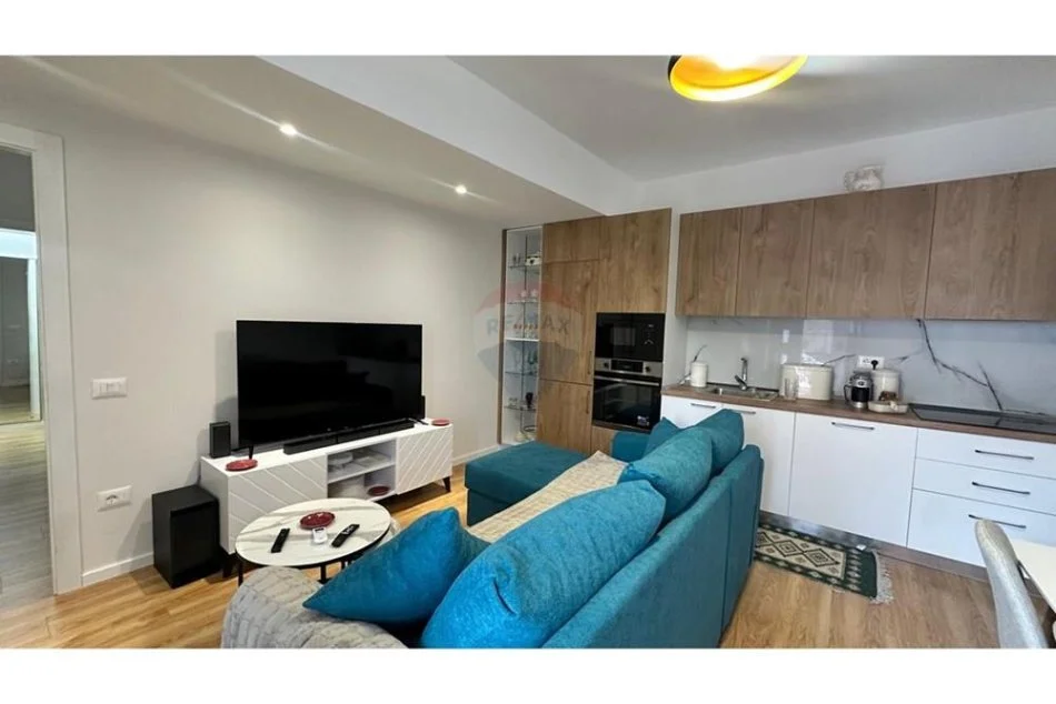 Tirane, jepet me qera apartament 1+1+Ballkon Kati 5, 70 m² 600 € (Rruga Mihal Grameno)