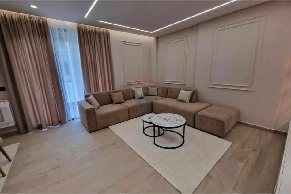 Tirane, jepet me qera apartament 2+1 , 110 m² 1.500 € (TEG)