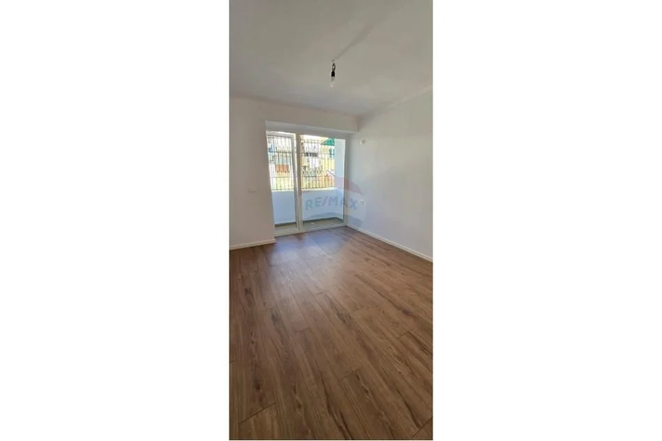 Tirane, shitet apartament 1+1 Kati 2, 54 m² 