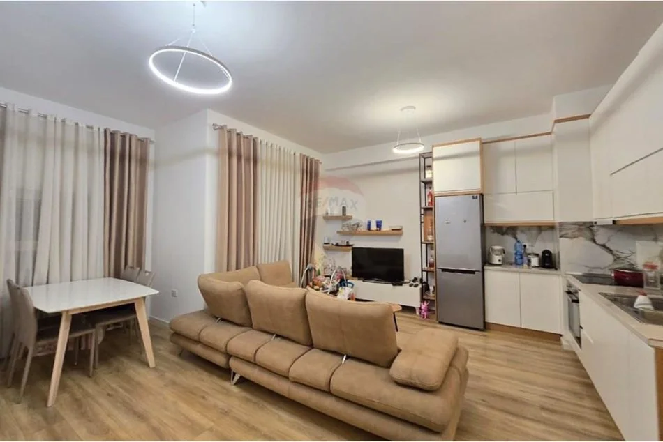 Tirane, shitet apartament 1+1 Kati 3, 61 m² 94.000 € (ali demi)