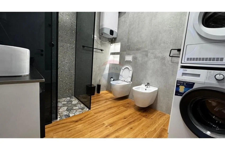 Tirane, jepet me qera apartament 2+1+Ballkon Kati 6, 110 m² 750 € (Rezidenca Turdiu)