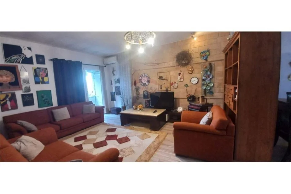 Tirane, jepet me qera apartament 2+1+Ballkon Kati 3, 115 m² 600 € (krista center)