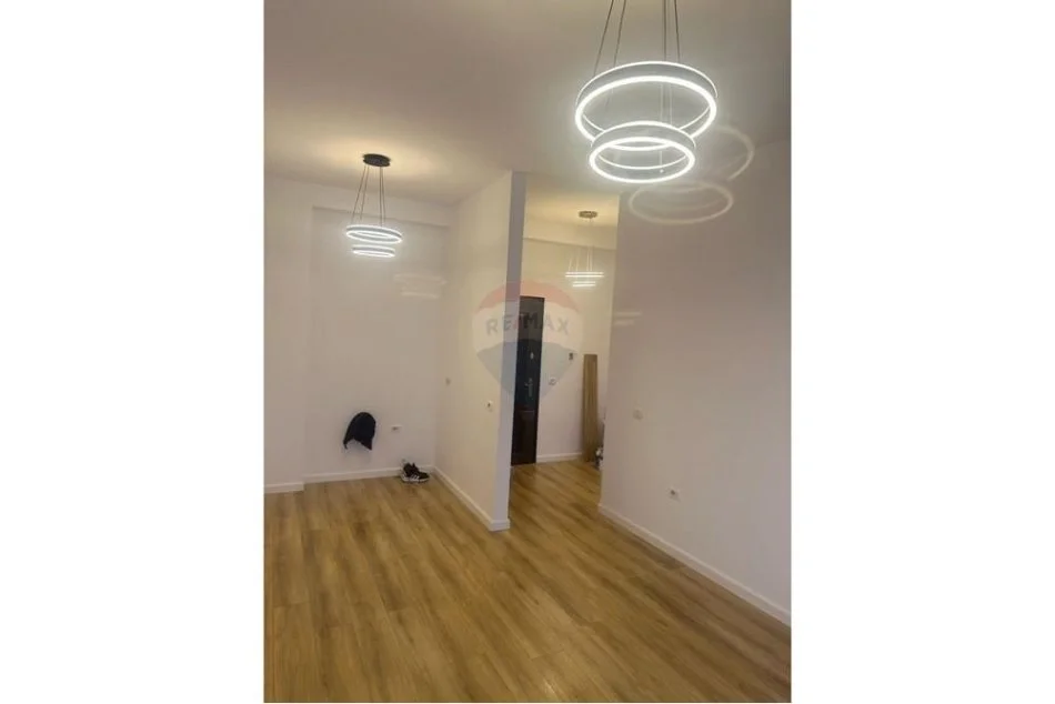 Tirane, shitet apartament 1+1 Kati 4, 65 m² 92.000 € (yzberisht)