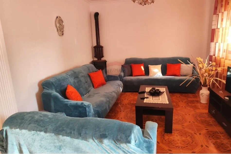 Tirane, jepet me qera apartament 1+1 Kati 1, 74 m² 350 € (sauk)