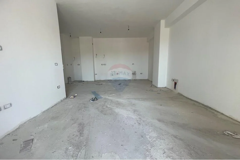 Tirane, shitet apartament 2+1+Aneks+Ballkon Kati 5, 117 m² 175.000 € (laprake)