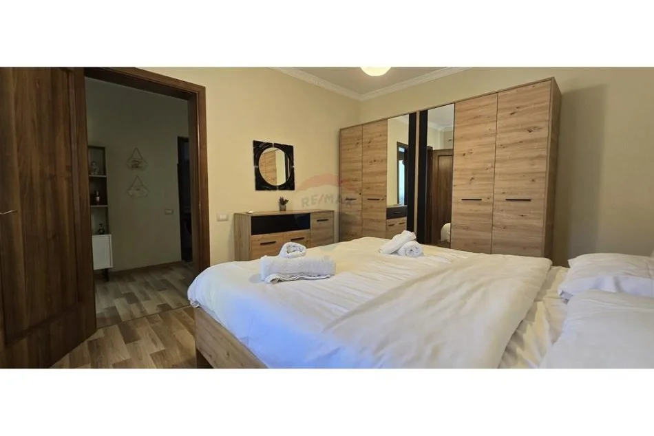 Tirane, jepet me qera apartament 2+1+Aneks+Ballkon , 100 m² 800 € (Pazari i Ri)