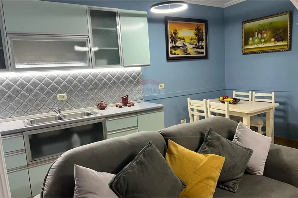 Tirane, jepet me qera apartament 2+1 Kati 7, 100 m² 500 € 