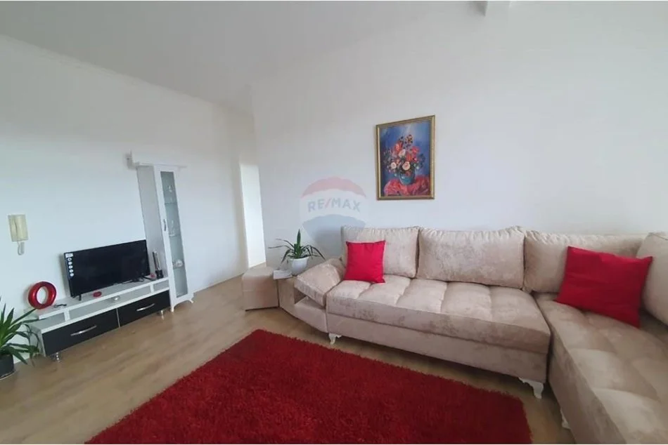 Tirane, jepet me qera apartament 2+1 Kati 5, 90 m² 500 € (pallatet cabej)