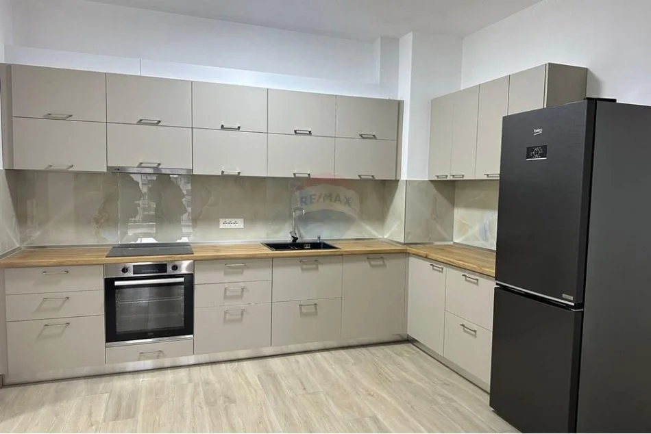 Tirane, jepet me qera apartament 2+1 Kati 6, 110 m² 800 € (Rruga e Kavajes)