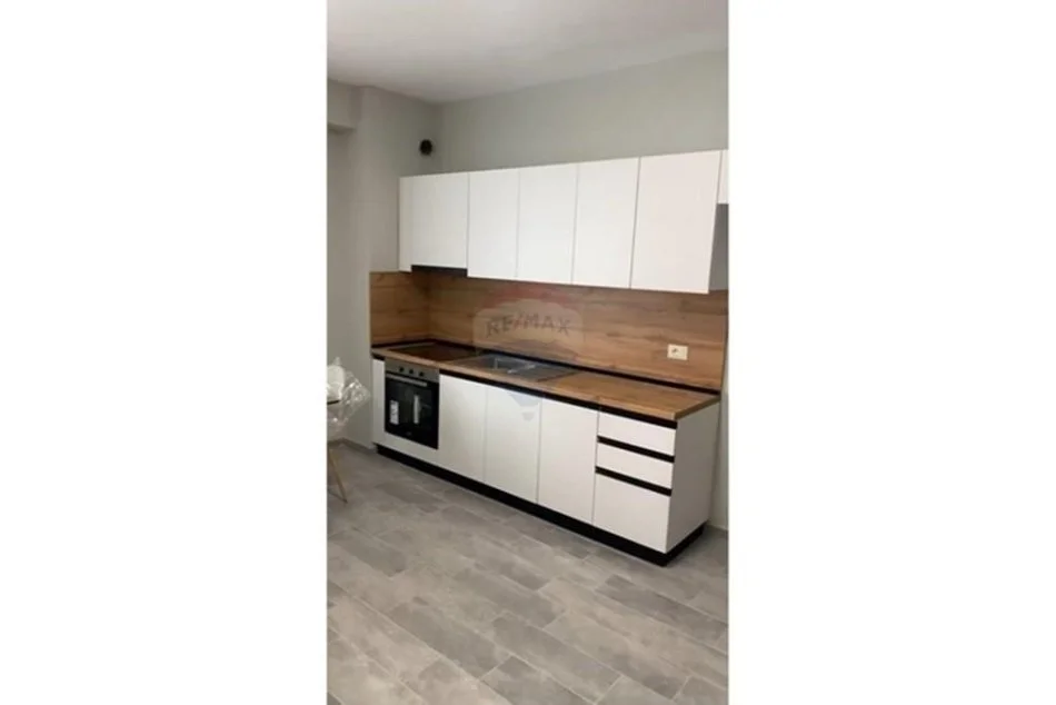 Tirane, jepet me qera apartament 1+1 Kati 4, 60 m² 300 € (sotir caci)
