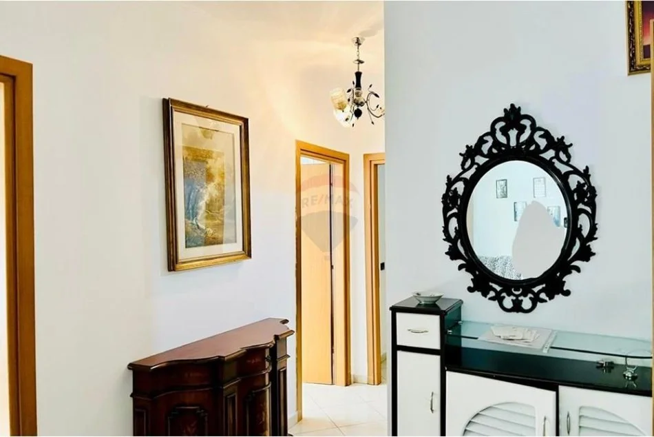 Tirane, jepet me qera 3+1 Kati 8, 110 m² 500 € (Teodor Keko)