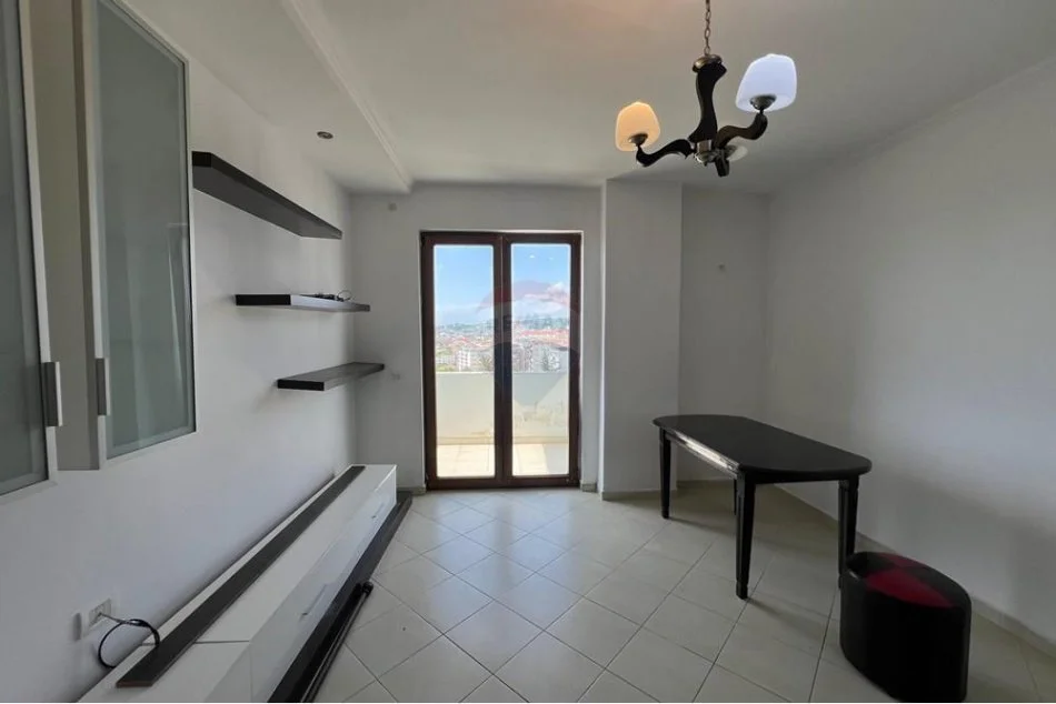 Tirane, jepet me qera apartament 1+1 , 65 m² 350 € (Fresk)