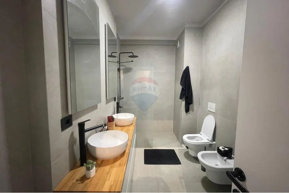 Tirane, jepet me qera 2+1+Ballkon Kati 5, 100 m² 800 € (Kodra e Diellit)