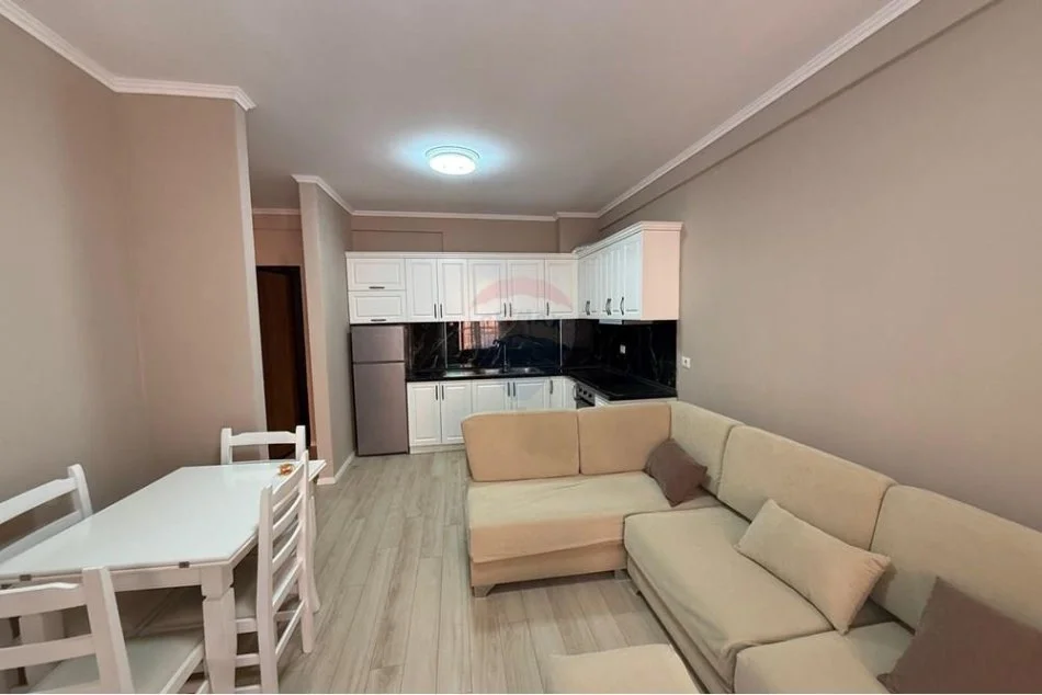 Tirane, jepet me qera apartament 1+1 , 70 m² 500 € (Astir)