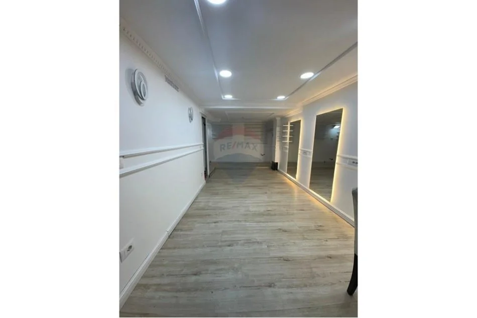 Tirane, jepet me qera dyqan , 36 m² 800 € (rrugea Vaso Pasha)