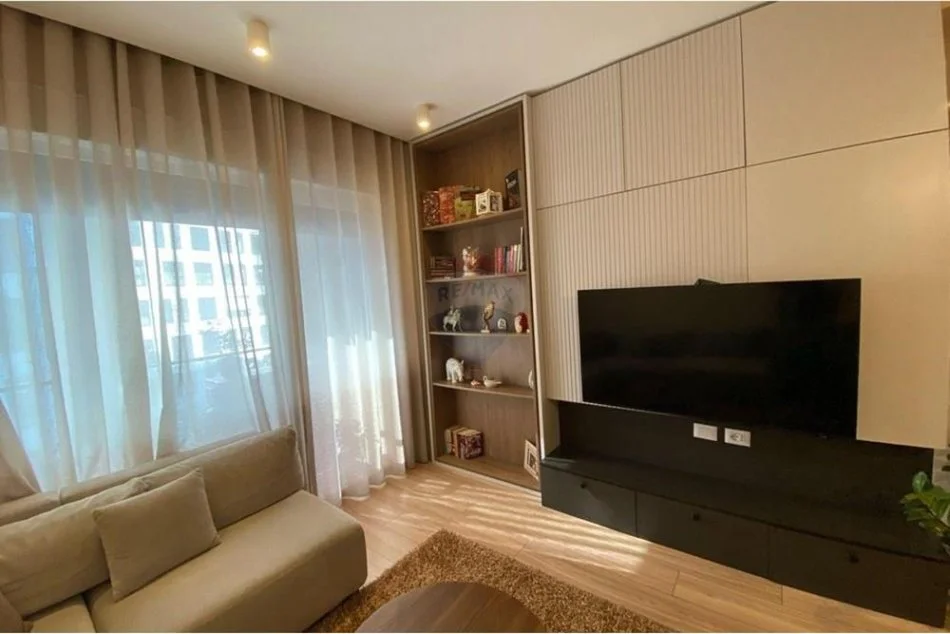 Tirane, jepet me qera apartament 2+1 Kati 4, 750 € (KOMPLEKSI KONTAKT)