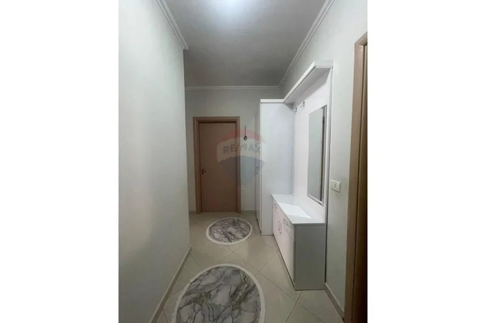 Tirane, jepet me qera apartament 1+1 , 70 m² 400 € (sotir caci)