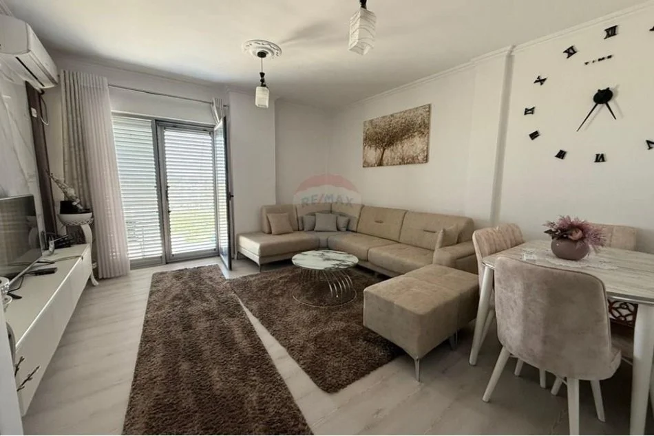 Tirane, jepet me qera apartament 2+1 , 80 m² 550 € (fresk)