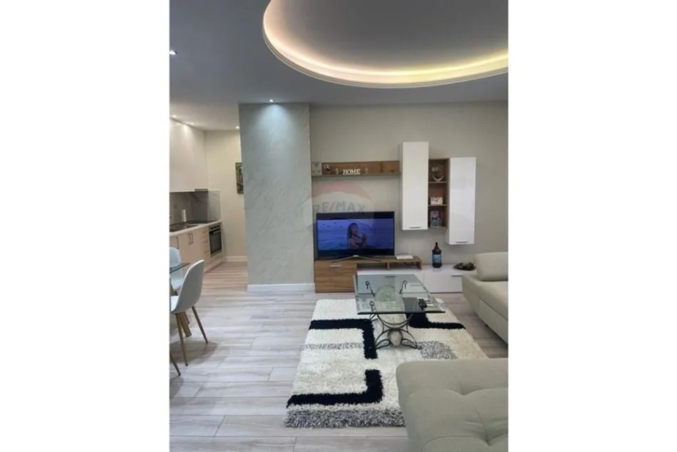 Tirane, jepet me qera apartament 1+1 Kati 9, 58 m² 1.000 € 