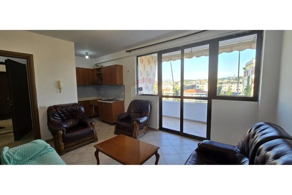 Tirane, jepet me qera apartament 1+1 , 60 m² 450 € (rruga e elbasanit)