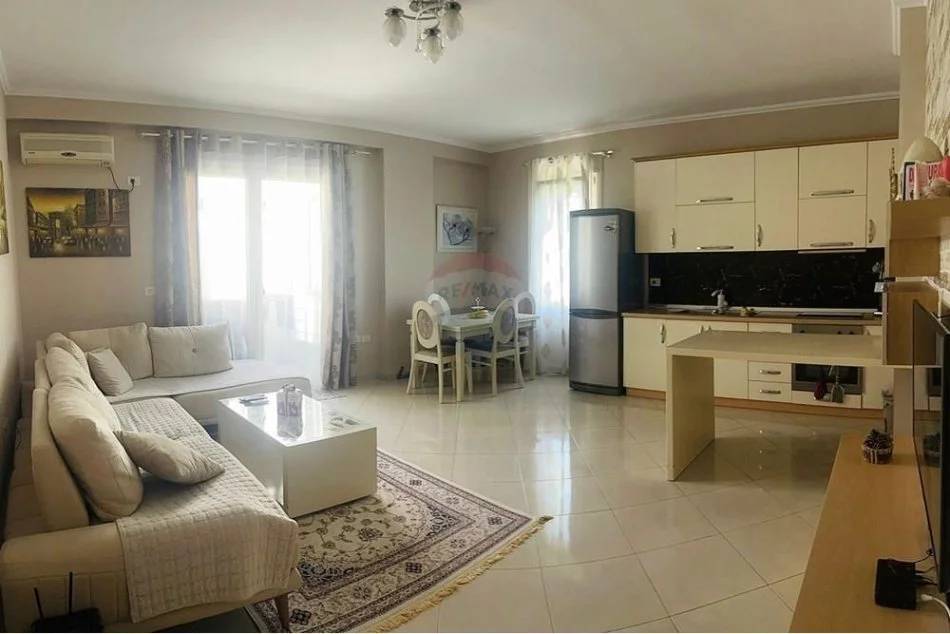 Tirane, jepet me qera apartament 1+1 , 70 m² 400 € (Fresk)