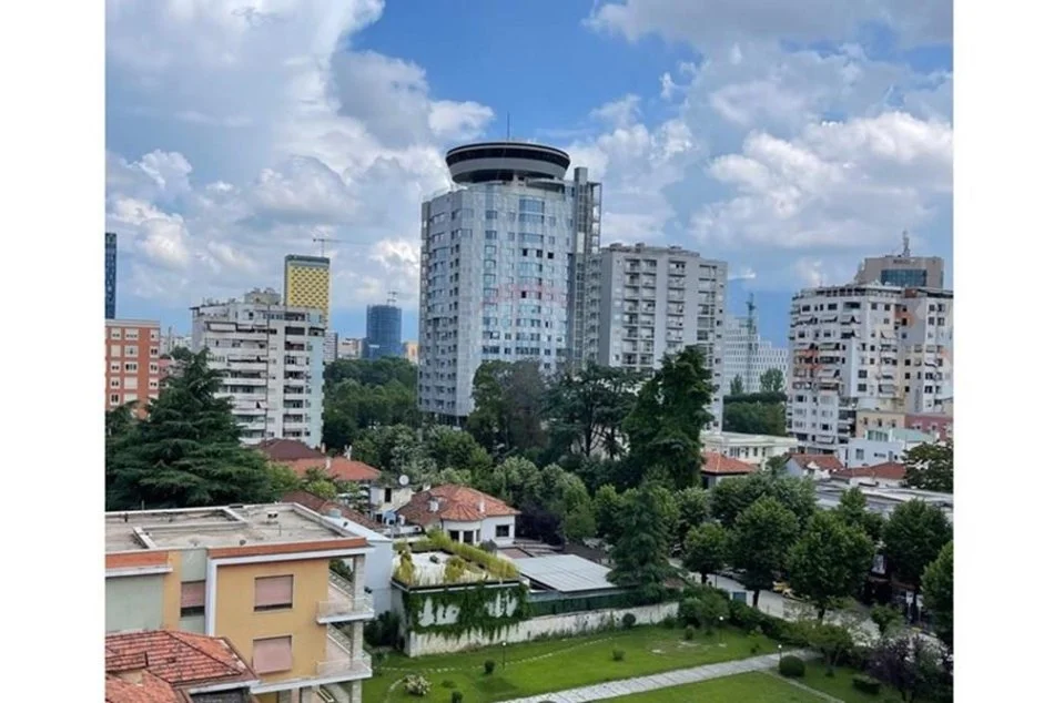 Tirane, jepet me qera apartament 2+1 Kati 5, 150 m² 1.500 € (Blloku)