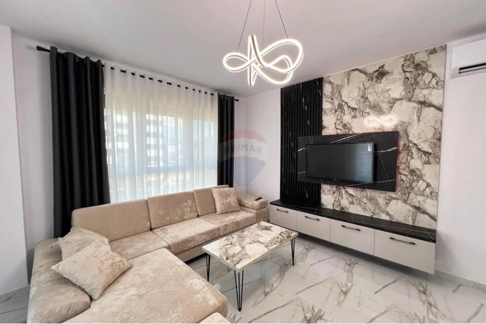Tirane, jepet me qera apartament 2+1 , 100 m² 750 € (TRIO TOWER)