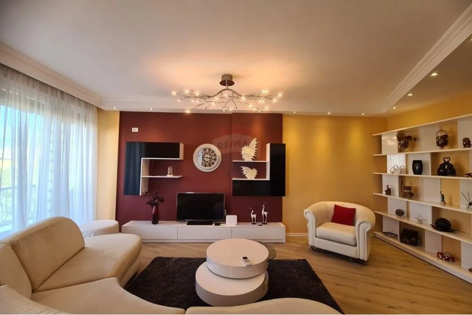 Tirane, jepet me qera apartament 3+1+Ballkon Kati 4, 110 m² 850 € (ali dem)