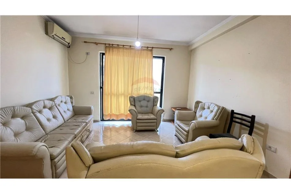 Tirane, jepet me qera apartament 3+1+Ballkon , 115 m² 450 € (kodra e diellit)