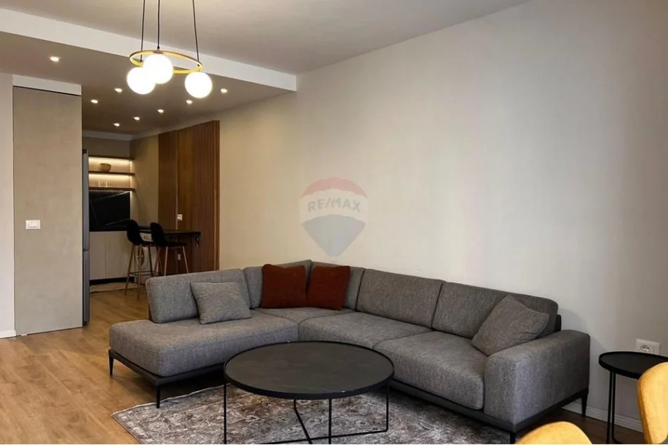 Tirane, jepet me qera apartament 1+1 Kati 2, 108 m² 750 € (21 dhjetori)
