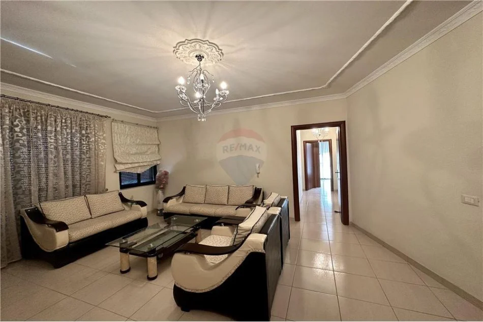 Tirane, jepet me qera apartament 2+1+Ballkon Kati 5, 100 m² 500 € (kodra e diellit 1)