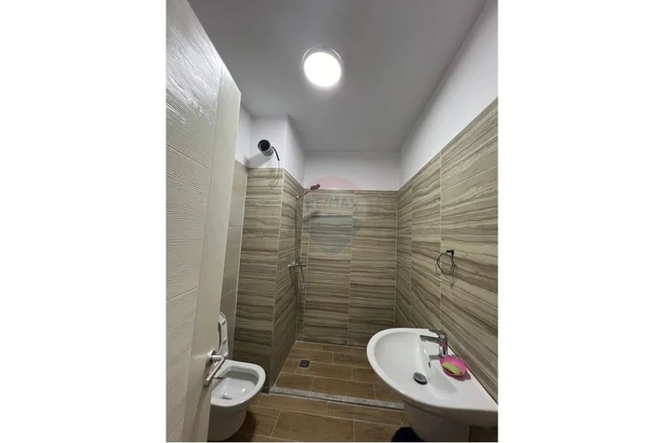 Tirane, jepet me qera apartament 2+1+Ballkon Kati 2, 110 m² 370 € (Rruga e Thesarit)