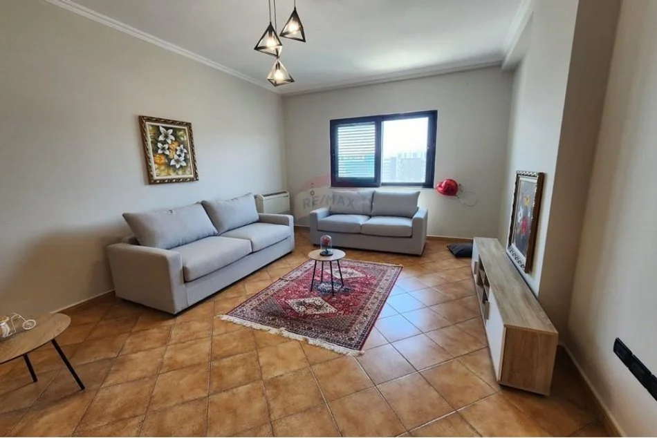 Tirane, jepet me qera apartament 2+1 Kati 8, 100 m² 700 € (rruga e kavajes)