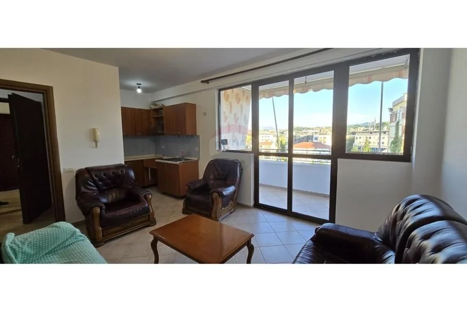 Tirane, jepet me qera apartament 1+1 Kati 2, 450 € (Rruga Budi)