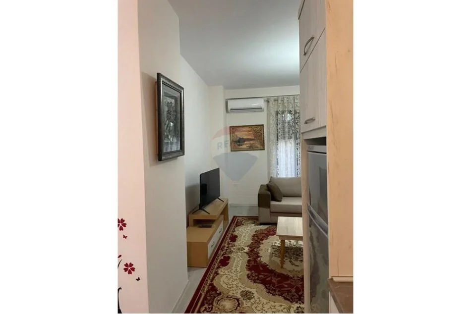 Tirane, jepet me qera apartament 1+1 Kati 1, 65 m² 500 € 