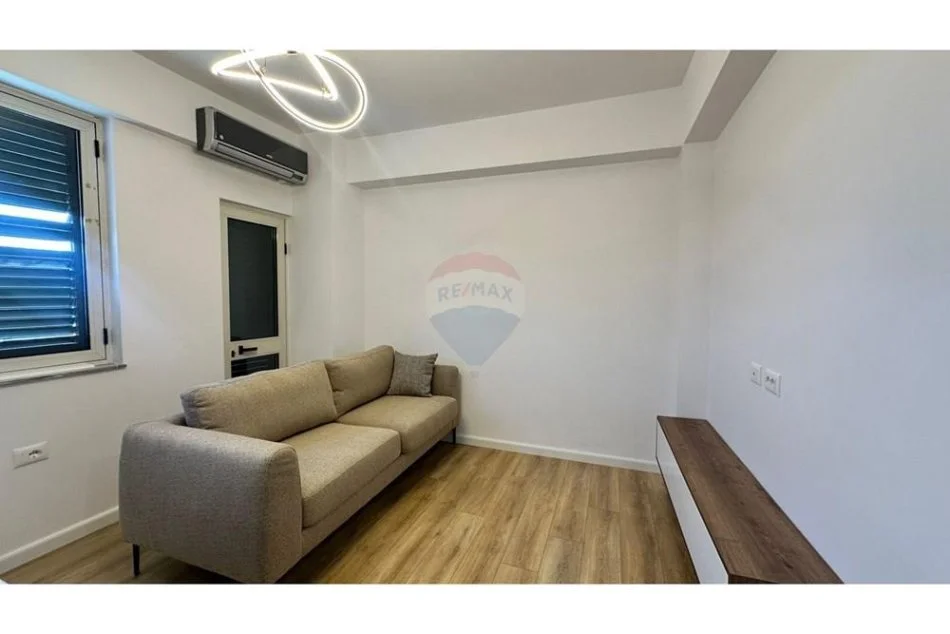 Tirane, jepet me qera apartament 1+1 , 60 m² 600 € 