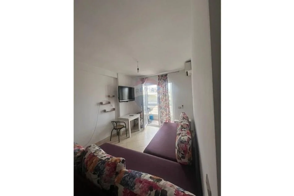 Tirane, jepet me qera apartament 1+1+Ballkon , 400 € 