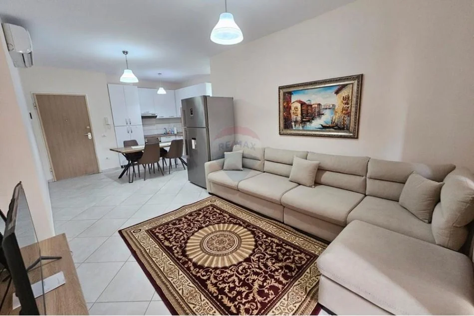 Tirane, jepet me qera apartament 2+1+Ballkon , 95 m² 600 € 