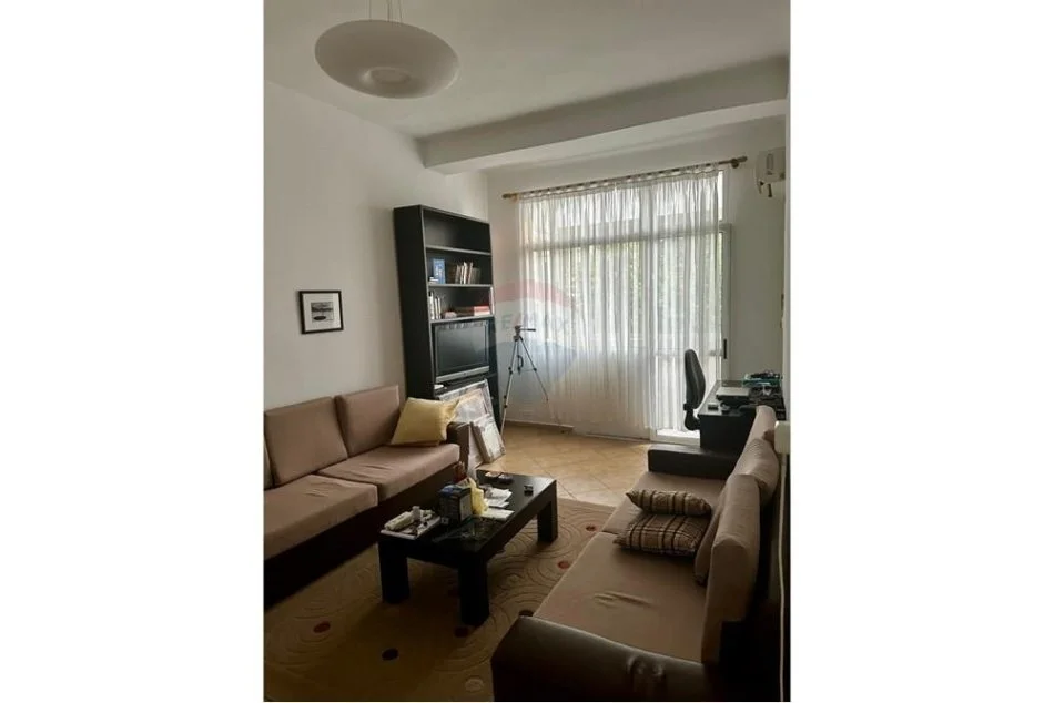 Tirane, shitet apartament 1+1+Ballkon Kati 1, 185.000 € 