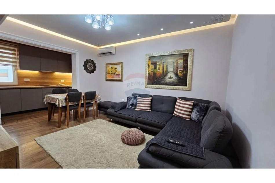 Tirane, jepet me qera apartament 2+1 , 71 m² 700 € 