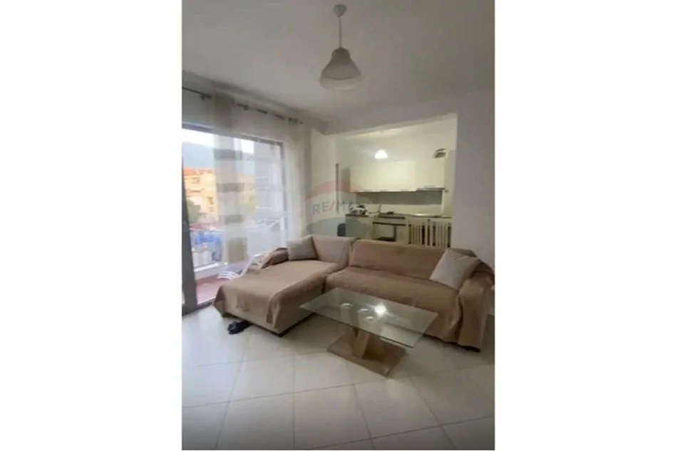 Tirane, jepet me qera apartament 2+1+Ballkon , 82 m² 600 € 