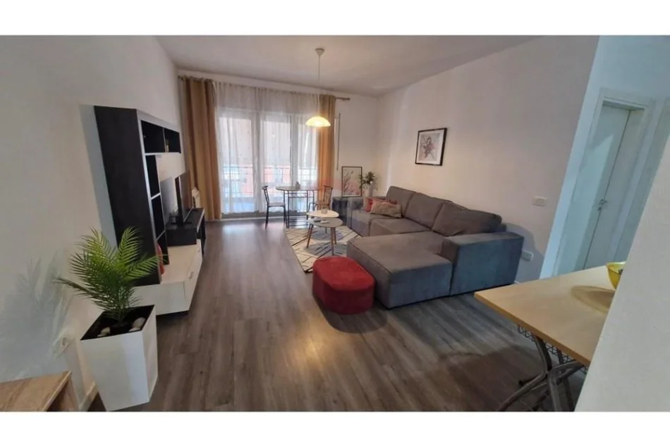 Tirane, jepet me qera apartament 1+1+Ballkon , 700 € 