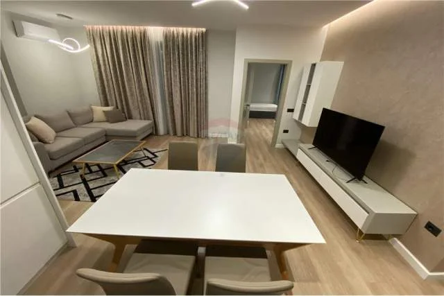 Tirane, jepet me qera apartament 2+1+A Kati 3, 110 m² 1.300 Euro (Rr. Kosovareve)