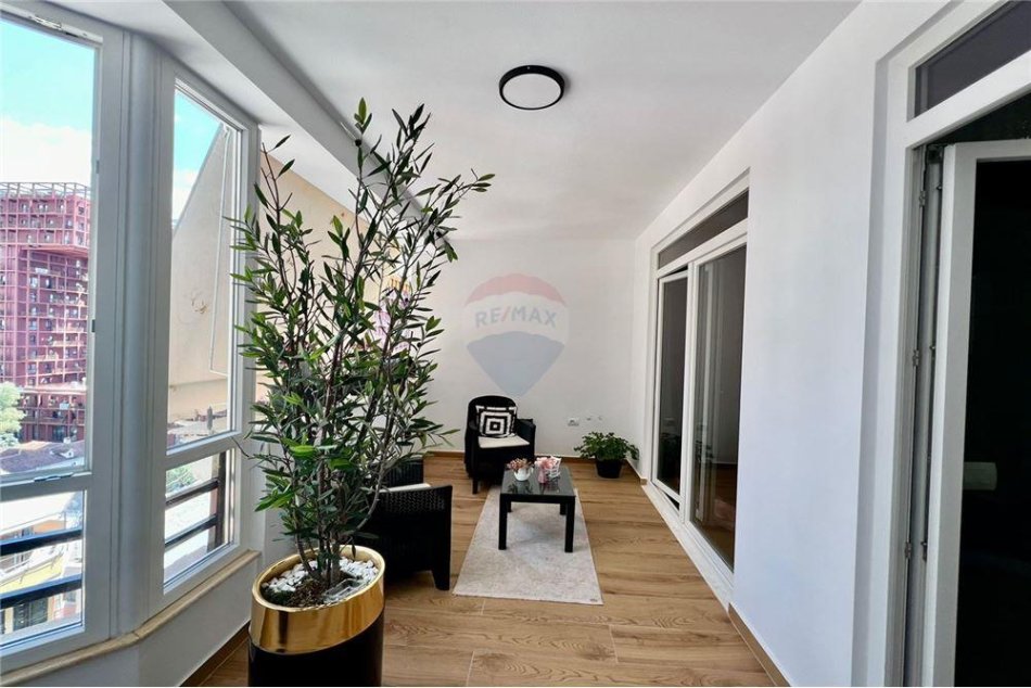 Tirane, shitet apartament 2+1+Ballkon, Kati 9, 138 m² 290,000 € (21 Dhjetori)