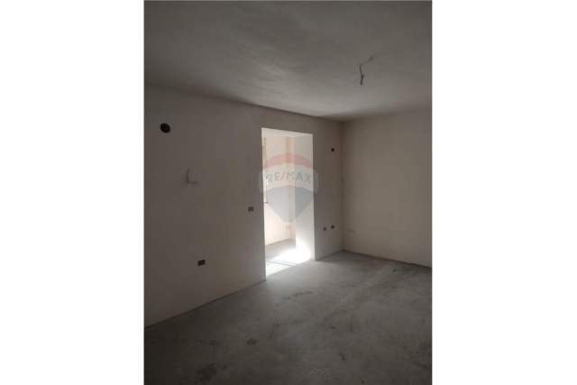 Tirane, shitet apartament 1+1 Kati 1, 53 m² 43.500 Euro (Institut)
