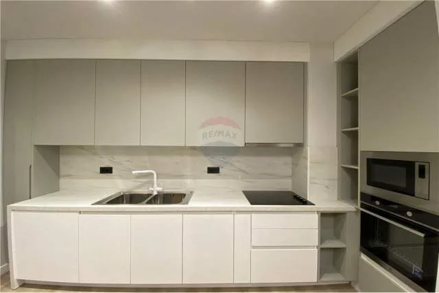 Tirane, jepet me qera apartament 2+1+A Kati 3, 110 m² 1.300 Euro (Rr. Kosovareve)